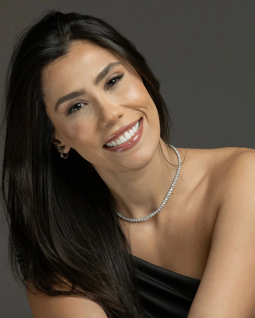 Dra. Júlia Carvalho em atendimento